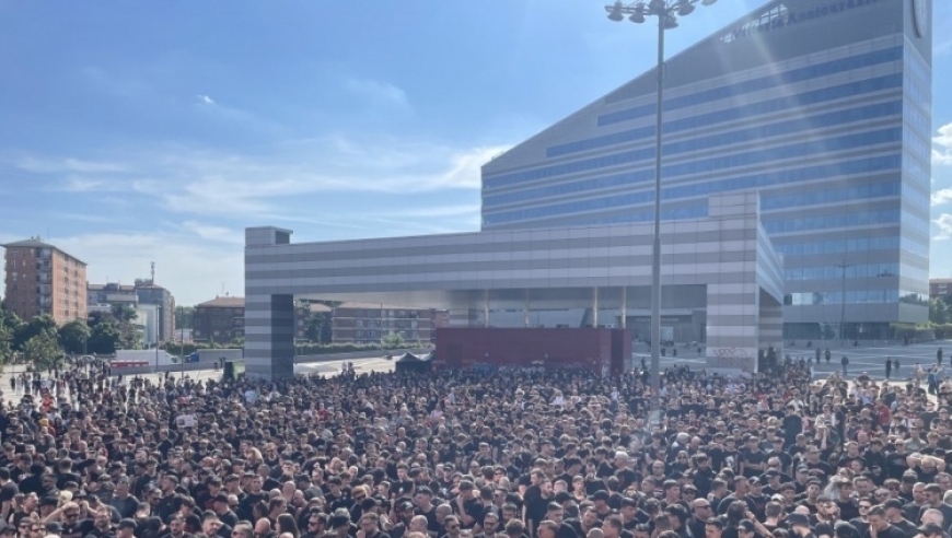 一日意甲动向：米兰粉丝集体堵门抗议，国米休假两日备赛欧冠