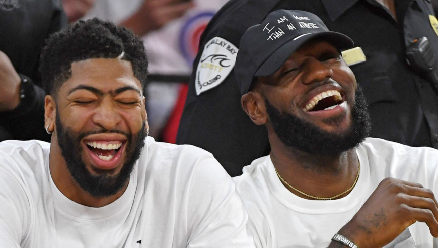人均戏精！NBA球员们的搞笑表演时刻：詹姆斯绝对是整活大师