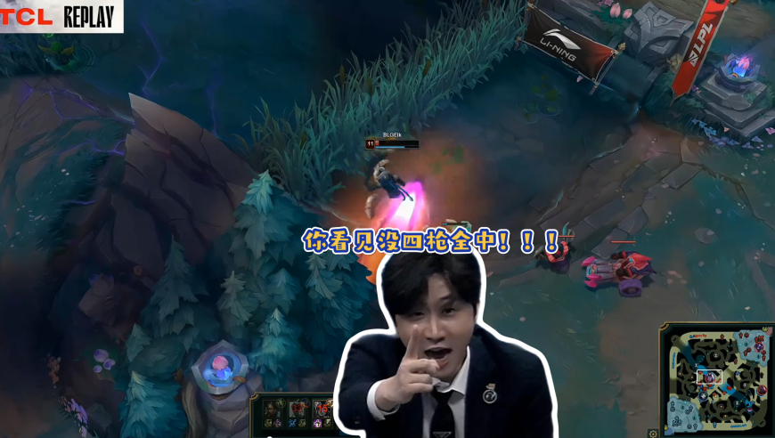 Gala烬化身狙神锁头四枪秒ELK，后台丹尼教练激动到跳起来：你看见没四枪全中！