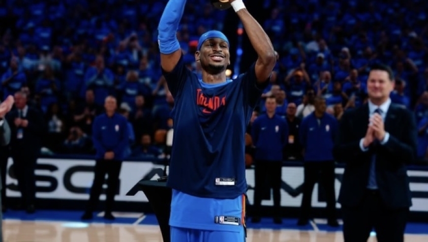 NBA社交圈：雷霆众将庆祝挺进总决赛 16冠军双星拥抱引詹皇呐喊