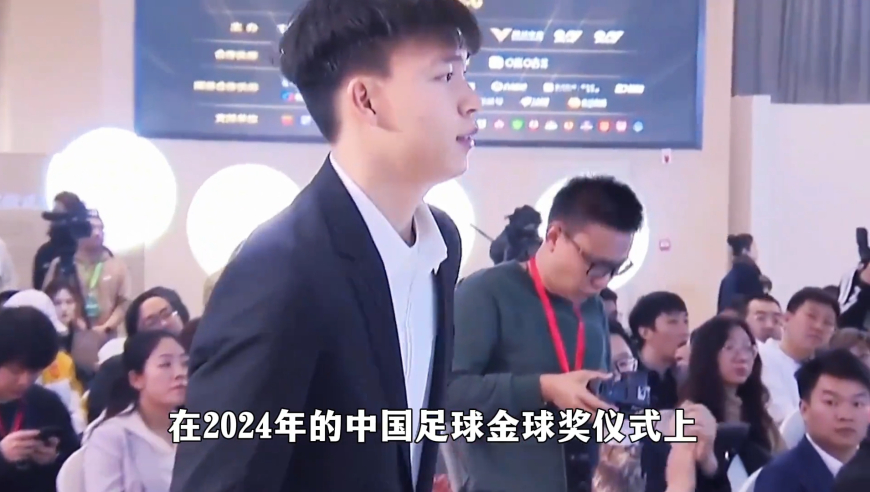 国家队首秀，全场7万人欢呼，王钰栋究竟有什么魔力！！！ 