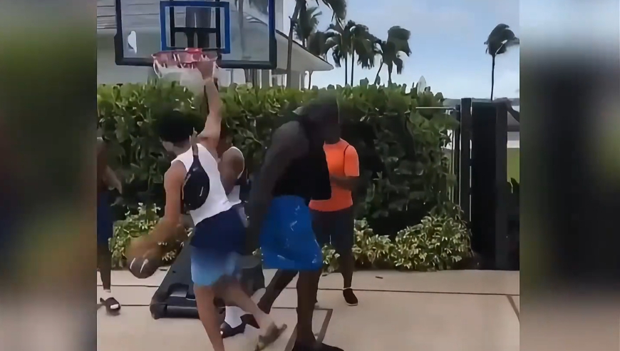 盘点NBA球星被整蛊瞬间！ 新秀浓眉被脱光打屁屁，哈特在奥尼尔头上动土差点见太奶
