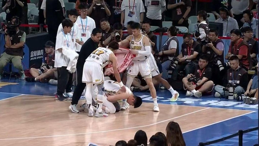 北京丢冠揪出废材！上场6分钟0分0助0板，全是负作用，大伤士气