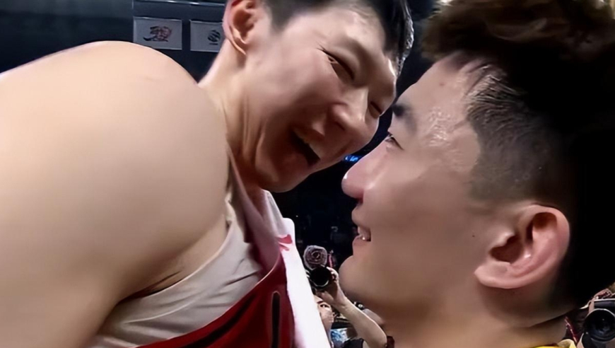 破案了！北京丢冠之夜，为什么周琦笑得挺开心？球迷直指4原因