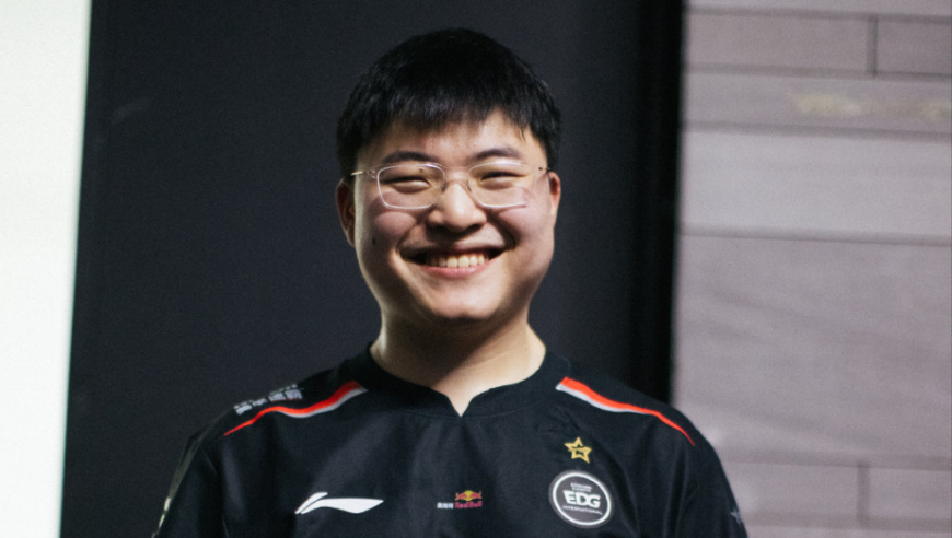 恭喜！Uzi成为第2位名人堂选手，爆料卡莎和VN皮肤即将上线