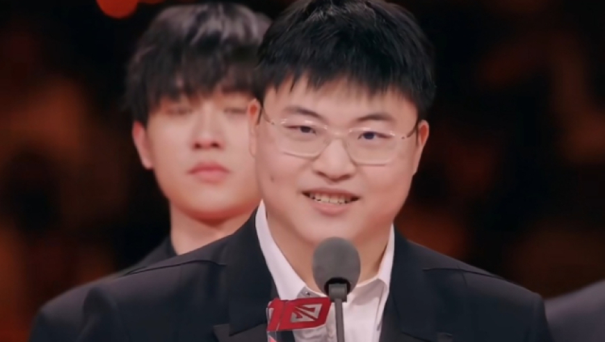 Uzi入选名人堂，faker对此事发表看法，够不够资格一目了然