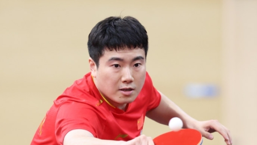 苦战淘汰英格兰名将，梁靖崑4-2晋级八强，下轮静待世界第一