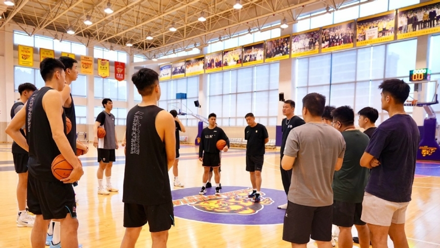 黎伊扬领衔三大强援！广东全运男篮成年组阵容曝光：杜锋挂帅宏远7人入选