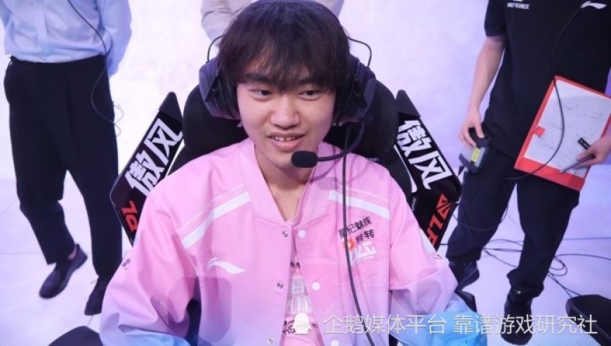 LOL：TES成最大赢家，四人入选最佳阵容，BLG中单左手解锁新成就
