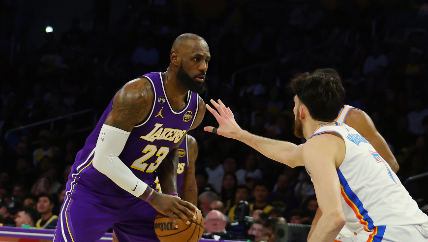 湖人憾负雷霆3连胜终结！詹姆斯空砍22+6+10 杰伦威突然复出砍23分