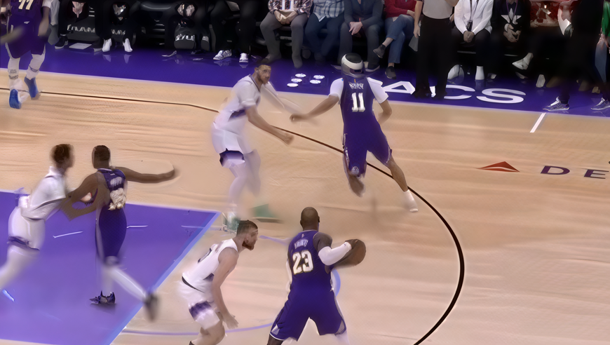 詹姆斯连线海斯空接暴扣 随后自己面对菲利波夫斯基滑翔劈扣