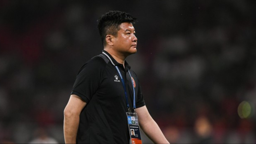 中甲巨大争议！南通疑手球被漏，铁人主帅李金羽抗议染红+指着裁判骂