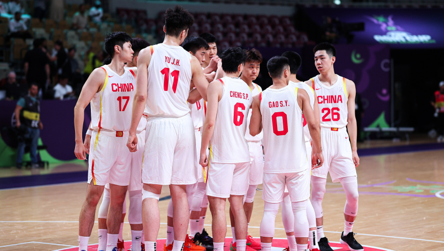 亚洲杯：中国男篮5分险胜沙特迎开门红 胡金秋20+5赵睿19+6