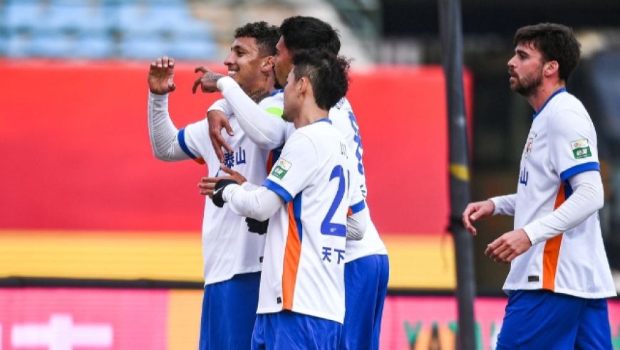 9队扣分后的中超新格局：泰山争冠目标未改，保级区刺刀见红