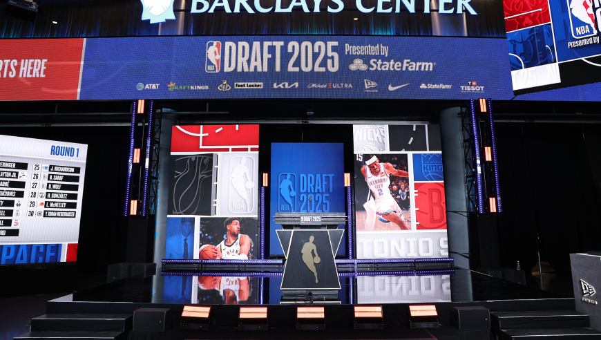 正滚动更新2025NBA选秀大会次轮：太阳摘下内线弗莱明，湖人45号签