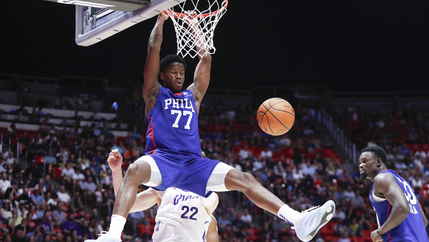 NBA夏联：76人惜败爵士新科探花28+10丢扳平三分 贝利13中3