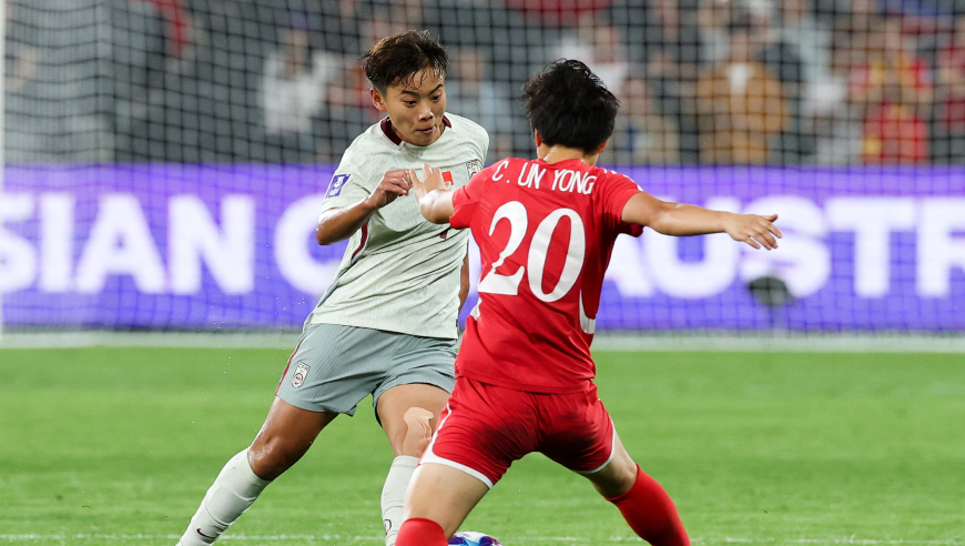 上半场集锦：中国女足2-1朝鲜 陈巧珠光速扳平 王霜逆转激情滑跪