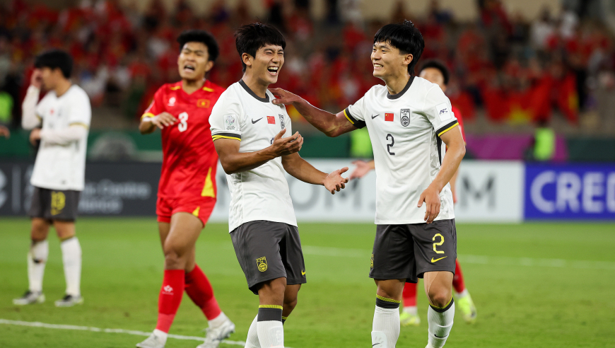 压着打！国足U23连续19脚传递，这次45度炸换拜合拉木或许就进了