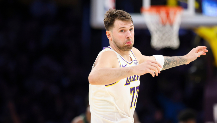 湖人鹈鹕冲突完整版：费尔斯险些弄伤东契奇 卢卡顶头回应都吃T