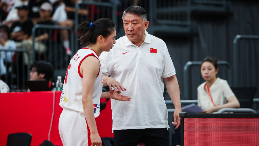 他是中国篮球历史上最有名的救火队员 21年4次出山挽救国家队于水火