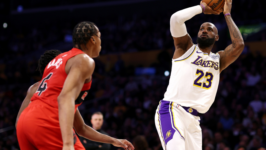 迎51000分里程碑！詹姆斯24+7集锦 惊天血帽炸裂防守