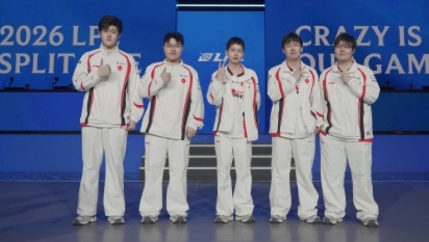 LPL年度最惨院长诞生！生死局被迫1V9，单人打7W伤害都赢不了