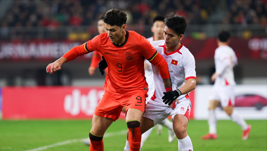 熊猫杯：中国U22男足0-1越南，汪士钦失误送大礼，拜合拉木失单刀