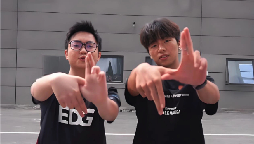 原来李镇全也是瓦学长！CN瓦为U23国足加油