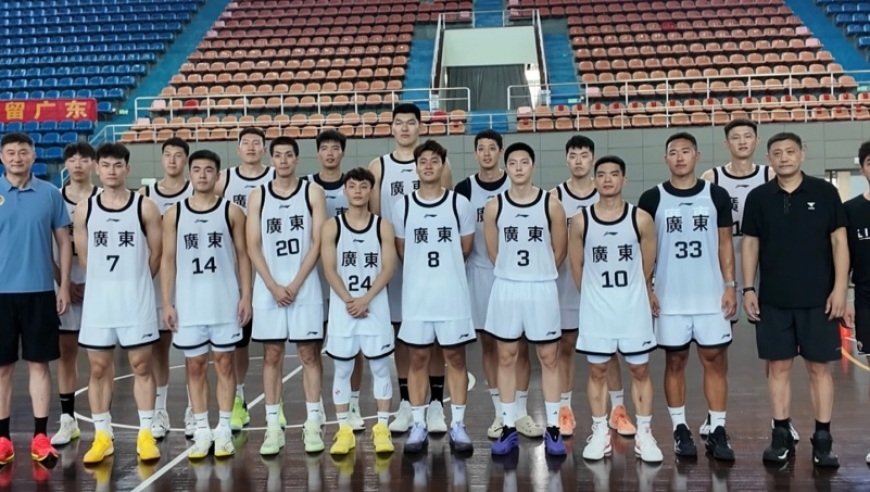 武装到牙齿！沈梓捷正式与广东男篮会合 杜锋集结四大内线冲全运金牌