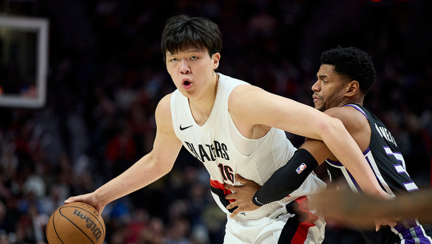 杨瀚森vs国王16分集锦：单节5中5狂砍14分 背转身过人+妙传引主场高呼