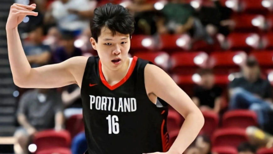 强硬回击！杨瀚森登场被凯斯勒打2+1 随后扛着凯斯勒小勾手得分