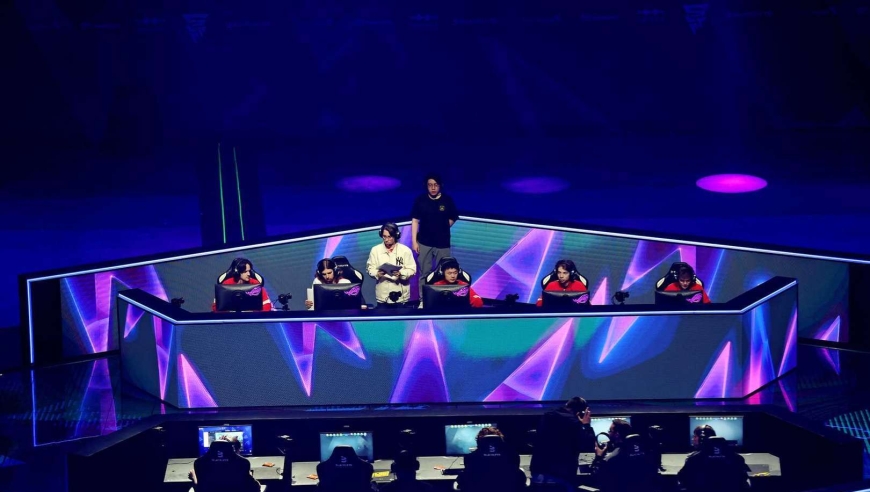 BLAST DOTA2大满贯赛选手头戴熊猫帽子战胜对手