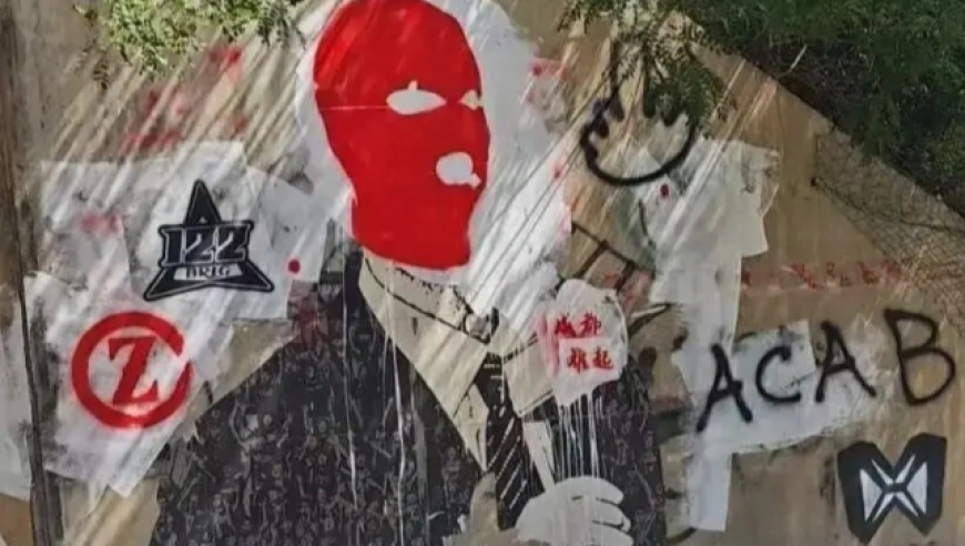 争议？极端成都球迷涂抹胡葆森画像+喷侮辱话语！河南队官方谴责