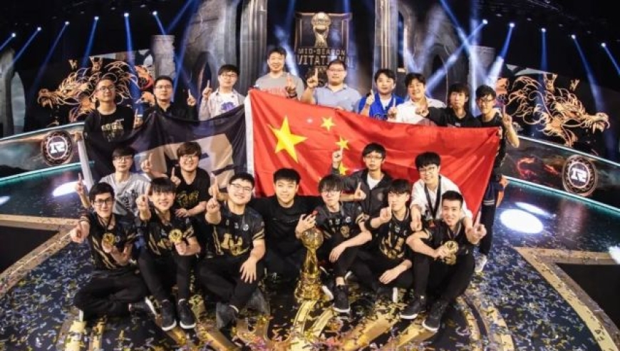 RNG无缘第三赛段，战队成员只剩两人，网友：还有一个不剩的呢！
