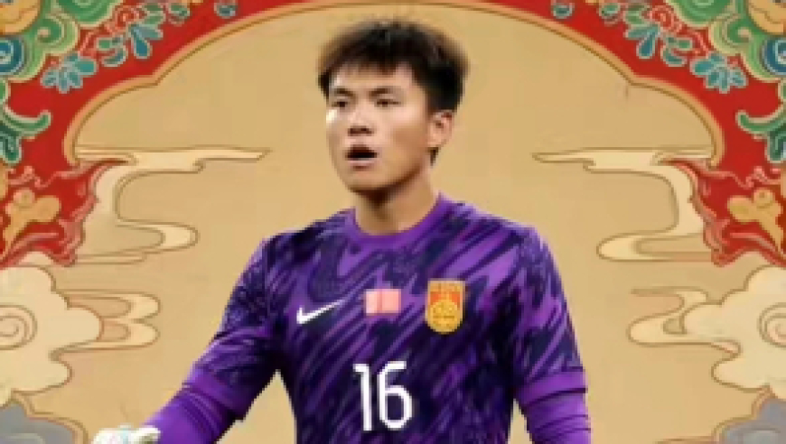 大哥为小弟打气！国足全员助威U23国足，集体在酒店看中越之战