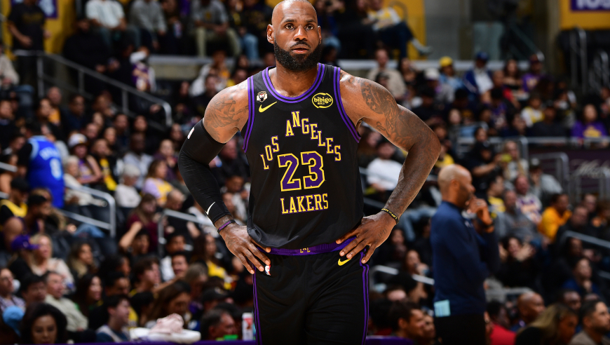 什么情况！慢镜回看湖人最后一攻 东契奇甩锅给詹姆斯绝杀不中