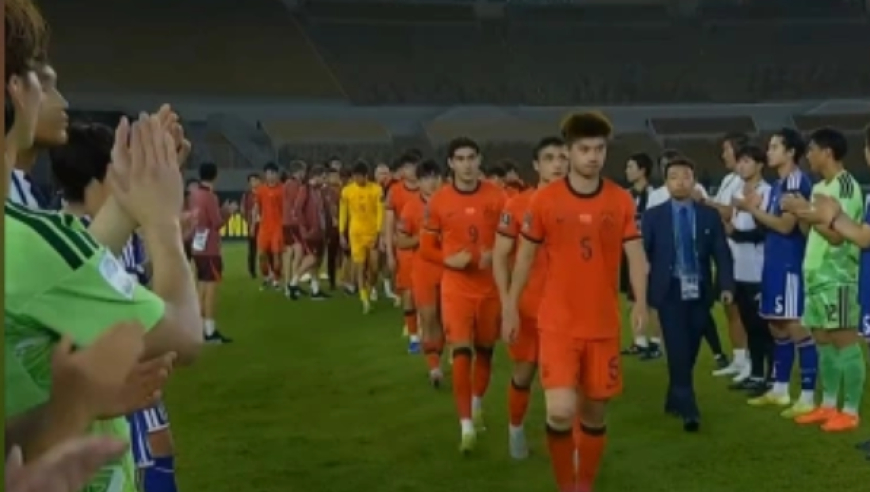 颁奖仪式日本列队致意中国 是格局更是我们打出来的尊重