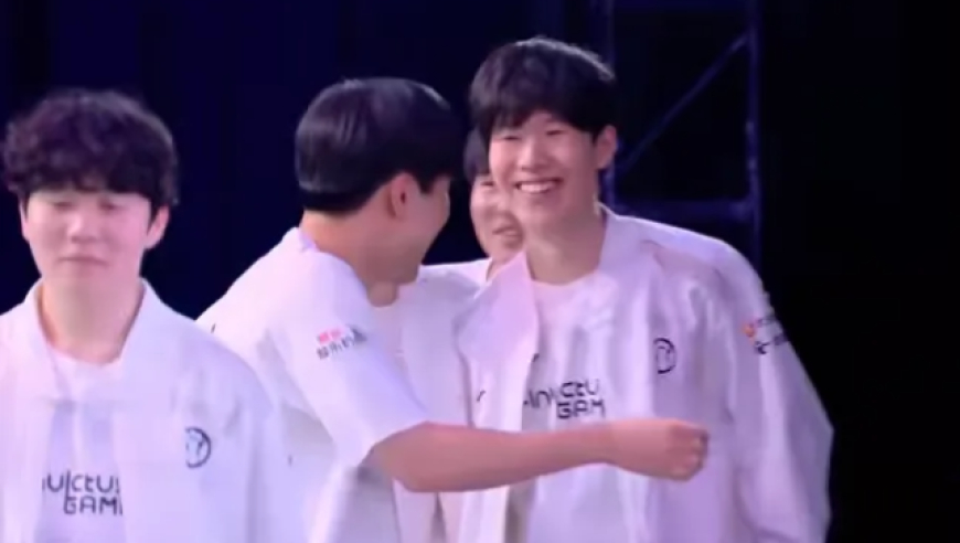 shy哥转型乒乓球？TheShy亮相新加坡WTT现场，担任嘉宾梦幻联动！