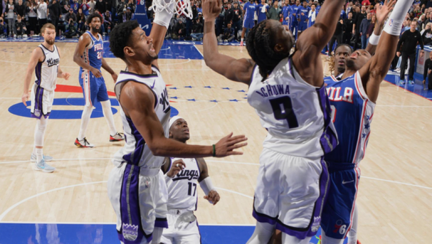 76人复刻火箭经典战术助马克西绝杀，哈登字母库里也曾用过｜战术板