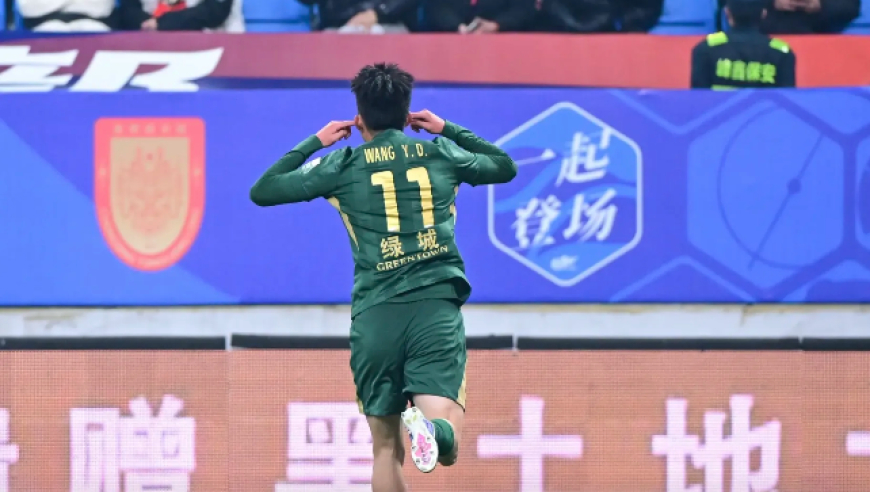 海牛数万名球迷看台齐骂王钰栋 后者面对面庆祝：闭嘴 太爽了