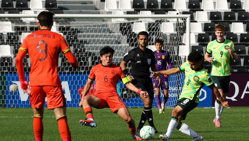 U23国足迎首球！王钰栋开出任意球对手解围失误 中卫彭啸爆射破门