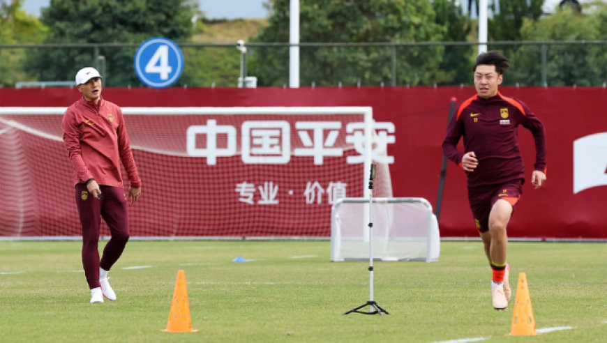 国足观察：塞鸟搭档张玉宁踢前锋，拜合拉木徐彬有望补充进队
