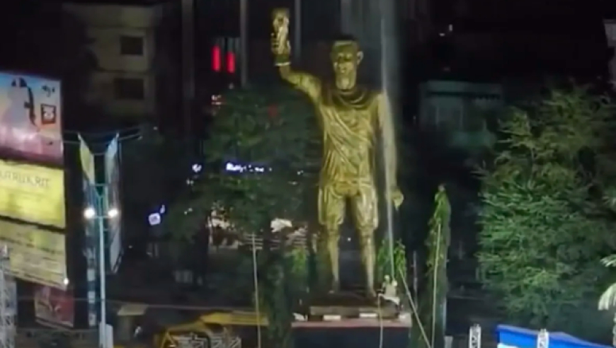 疯狂！梅西凌晨3点抵达印度：万人挤爆机场+齐喊Messi 建21米雕像