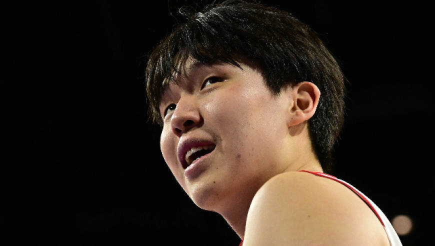 杨瀚森战南湾湖人21+9集锦：单臂暴扣举火烧天 关键三分强行续命