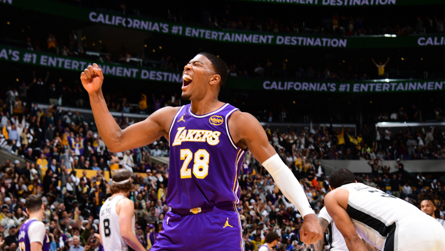 马刺湖人最后时刻：东契奇三分反超八村立功 生死1.2秒反转不停