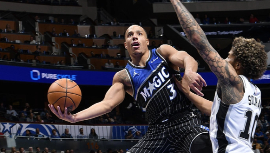 全程回顾马刺魔术神仙25秒：贝恩上空篮不进 科内特排球大帽绝杀