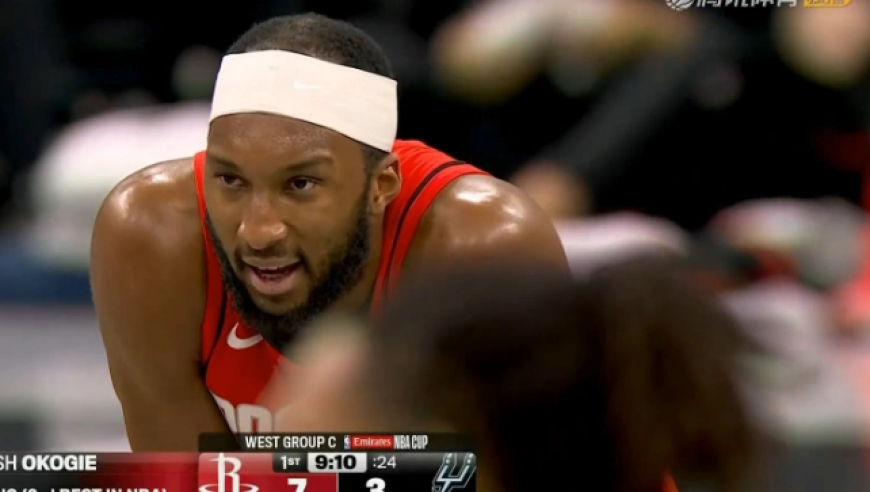 矮31公分！火箭用奥科吉持续骚扰文班亚马获奇效 抢断快攻飞身轻扣