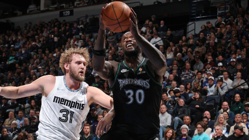 Top时刻｜18日五佳球：兰德尔滑翔劈扣 米切尔丝滑侧身暴扣