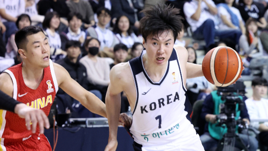 赛帧 | 中国男篮三后卫被李贤重疯狂惩罚，韩国主帅点赞“杀人诛心”