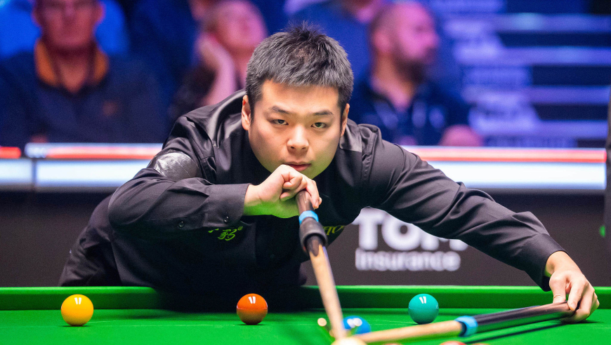 英国锦标赛：庞俊旭挺进八强，吴宜泽惨败，斯佳辉和周跃龙出局